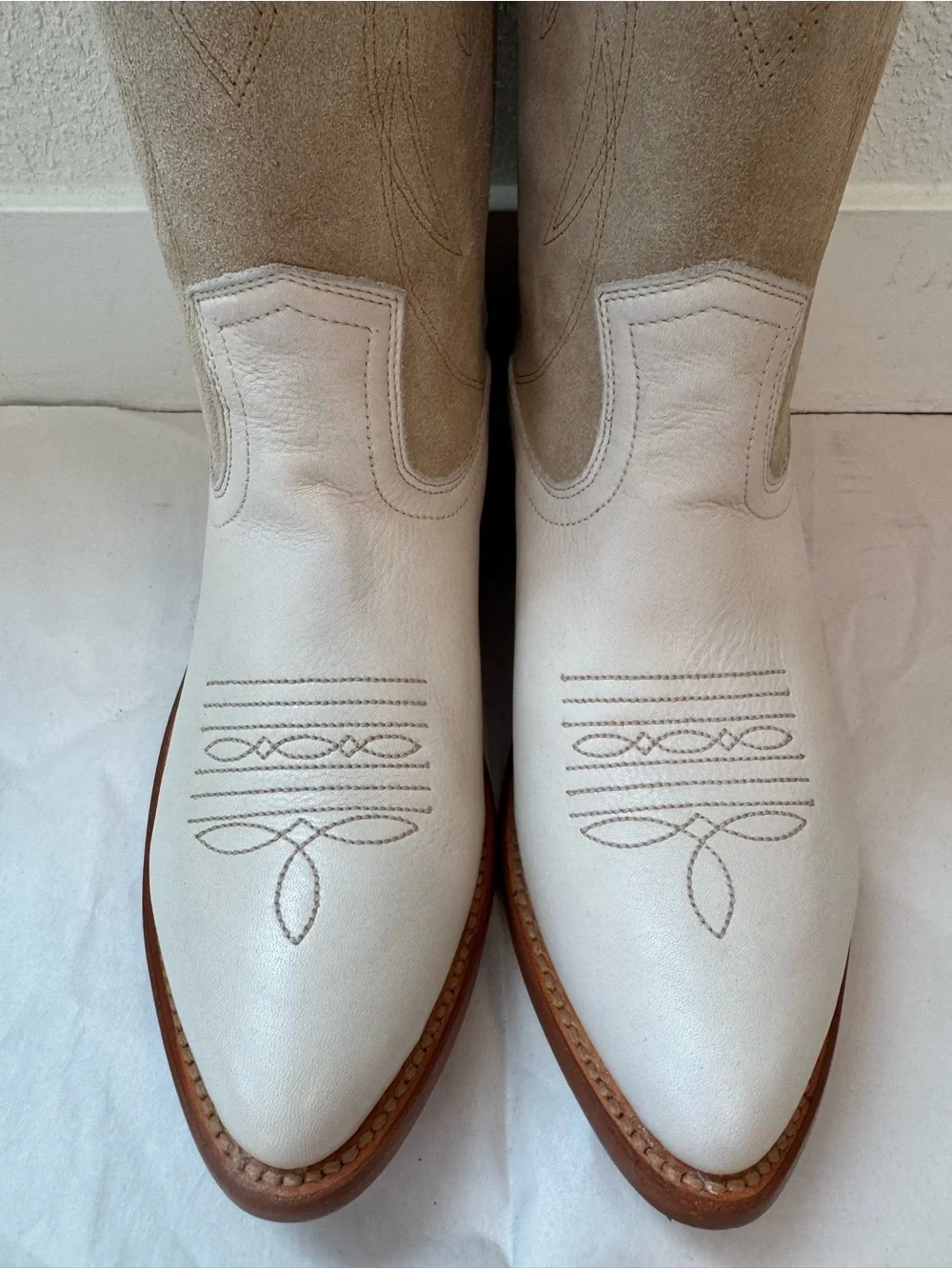 Frye NWT Billy Western Two Tone Suede Leather Boots in Ivory White Women's 9.5 - Picture 4 of 13